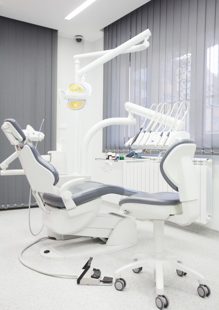 Implant dentar de calitate superioară oferit de clinica noastră stomatologică din București
